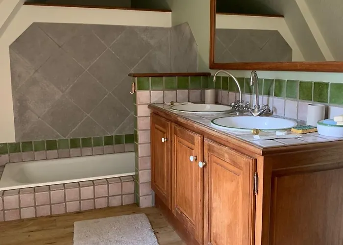 Demeure Avec Piscine Et Tennis 圣索泽